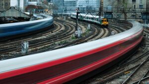 5 błędów przy wyborze opakowań transportowych, które generują straty